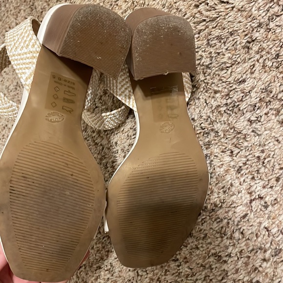 White heels - Picture 4 of 4